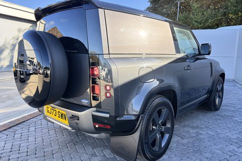 Land Rover Defender 90 D300 Hard Top X-Dynamic HSE 6