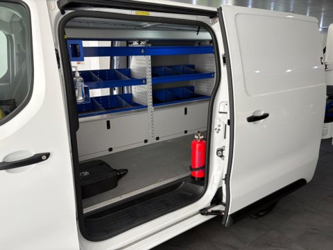 Vauxhall Vivaro 3100 75kWh Dynamic Auto L2 H1 6dr (7.4kW Charger) 22