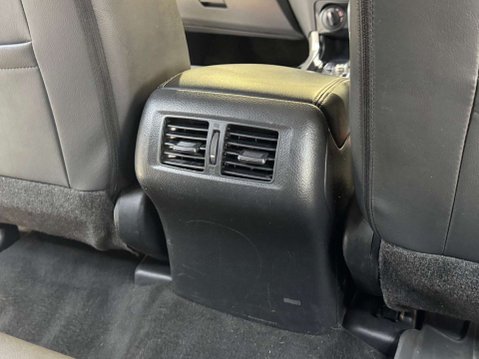 Nissan Navara 2.3 Navara Tekna dCi Auto 4WD 5dr 64