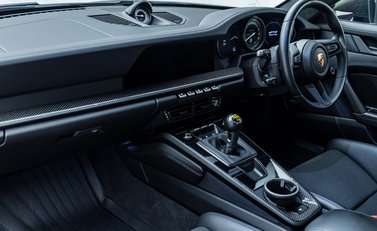 Porsche 911 GT3 TOURING (992) 23