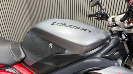 Triumph Street Triple R 2013 ONLY 21K QUICK SHIFTER, LOADS OF EXTRAS, LONG MOT 13