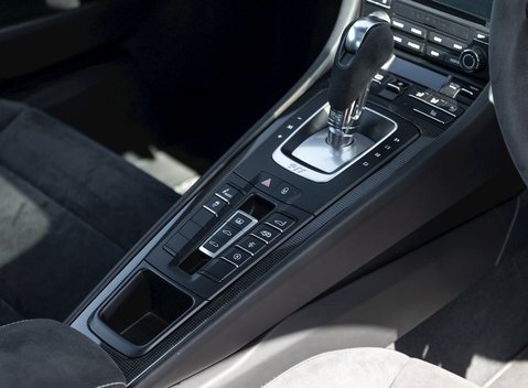 Porsche 911 Carrera GTS (991.2) 19