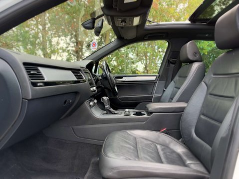 Volkswagen Touareg 3.0 Touareg V6 R-Line TDI BlueMotion Technology Auto 4WD 5dr 22