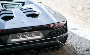 Lamborghini Aventador S LP740-4 Roadster 24