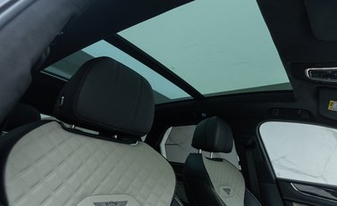 Bentley Bentayga V8 AZURE 16