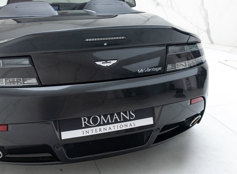 Aston Martin V12 Vantage ROADSTER 40