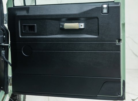 Land Rover Defender 110 HERITAGE 30