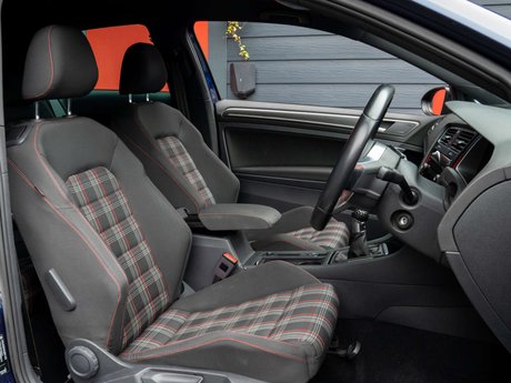 Volkswagen Golf 2.0 Golf GTi Performance TSi 3dr 6