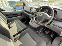 Vauxhall Vivaro 3100 75kWh Dynamic Panel Van 6dr Electric Auto L1 H1 (7.4kW Charger) (136 p 2