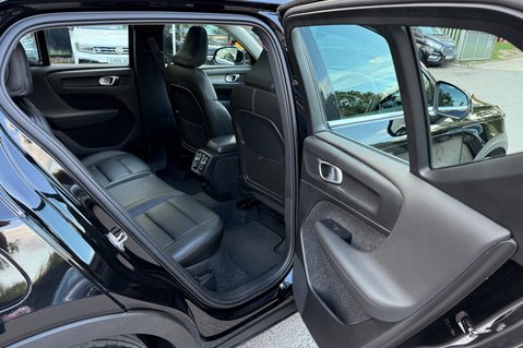 Volvo XC40 B4 INSCRIPTION PRO AWD MHEV - ONE OWNER - PAN ROOF - APPLE CARPLAY  34