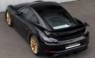 Porsche 718 Cayman GT4 9