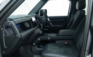 Land Rover Defender 110 V8 14
