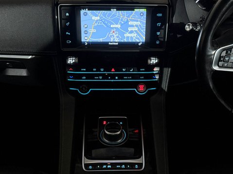 Jaguar F-Pace R-SPORT AWD 14