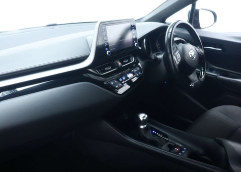 Toyota C-HR 1.8 C-HR Icon HEV CVT 5dr 38