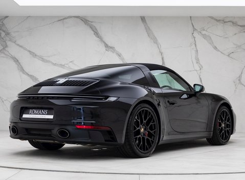 Porsche 911 (992) Targa 4 GTS 9