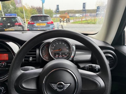 Mini Hatch 1.5 Cooper Euro 6 (s/s) 3dr 26