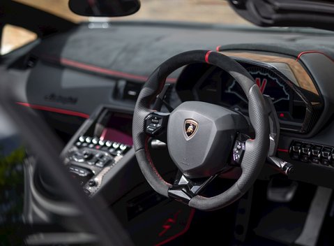 Lamborghini Aventador SV LP750-4 Roadster 13