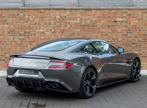 Aston Martin Vanquish S 7