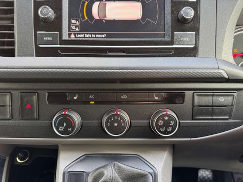 Volkswagen Transporter 2.0 Transporter T30 Highline TDI Semi-Auto 27