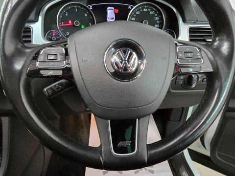 Volkswagen Touareg 3.0 TDI V6 BlueMotion Tech R-Line Plus Tiptronic 4WD Euro 6 (s/s) 5dr 38