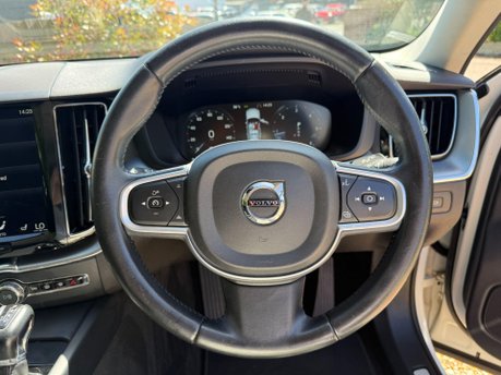 Volvo XC60 2.0 D4 Momentum Auto AWD Euro 6 (s/s) 5dr 11
