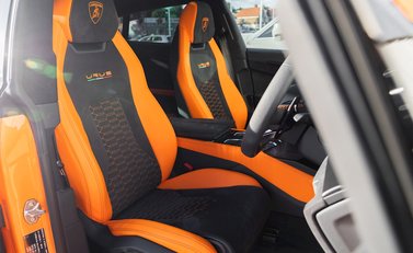 Lamborghini Urus Pearl Capsule 12
