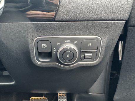 Mercedes-Benz EQA EQA 350 4Matic AMG Line Premium Plus Auto Electric 66 KWH PAN ROOF/HEADS UP 24