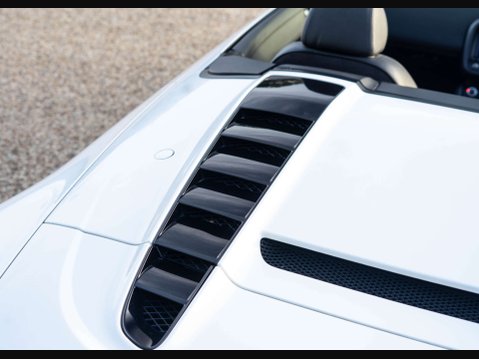 Audi R8 5.2 R8 Spyder Quattro V10 Semi-Auto 4WD 2dr 31