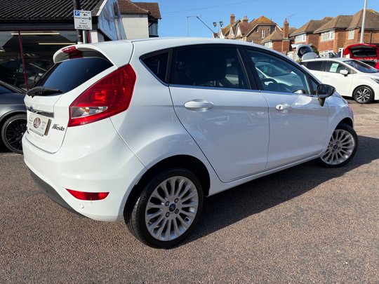 Ford Fiesta 1.4 TITANIUM AUTOMATIC