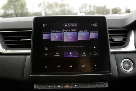 Renault Captur TECHNO E-TECH 26