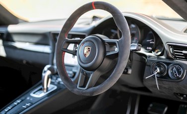 Porsche 911 GT3 (991.2) 11