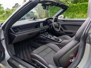 Porsche 911 Targa 4 GTS PDK 8