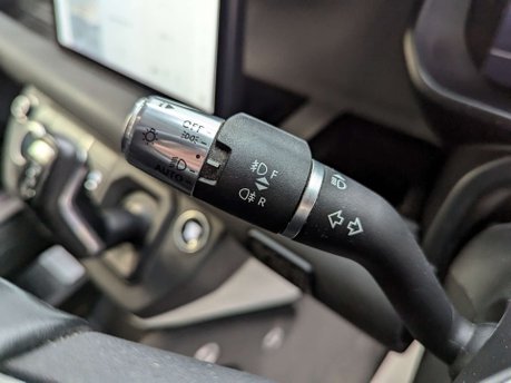 Land Rover Defender 2.0 Defender SE D Auto 4WD 5dr 70