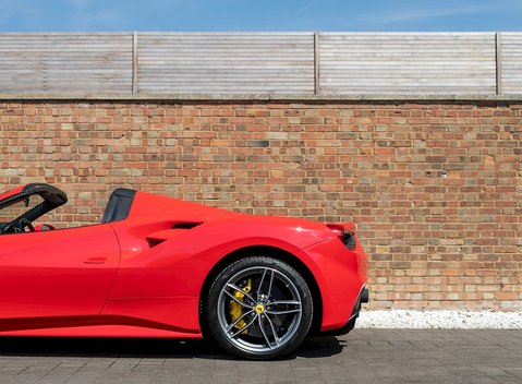 Ferrari 488 Spider 26