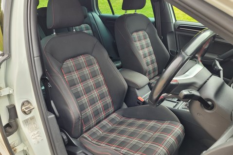 Volkswagen Golf GTI 26