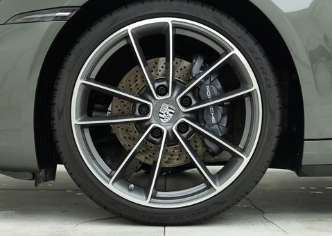 Porsche 911 Carrera (992)