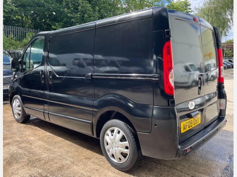 Renault Trafic 2.0 TD dCi SL27 Sport Panel Van 4dr Diesel Manual L1 H1 (214 g/km, 115 bhp) 13