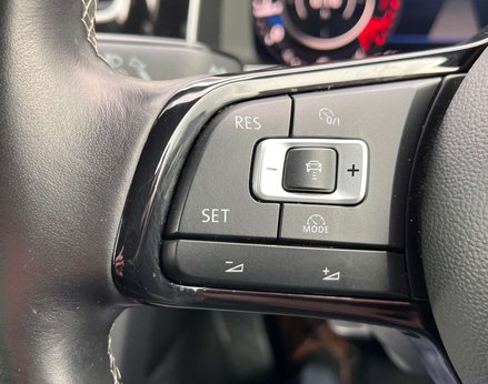 Volkswagen Golf 2.0 Golf R TSi 4WD 5dr 66