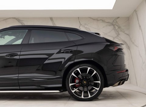 Lamborghini Urus V8 31