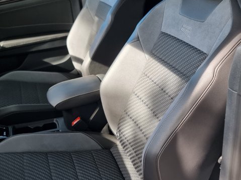 Volkswagen T-Roc R-LINE TSI DSG 18