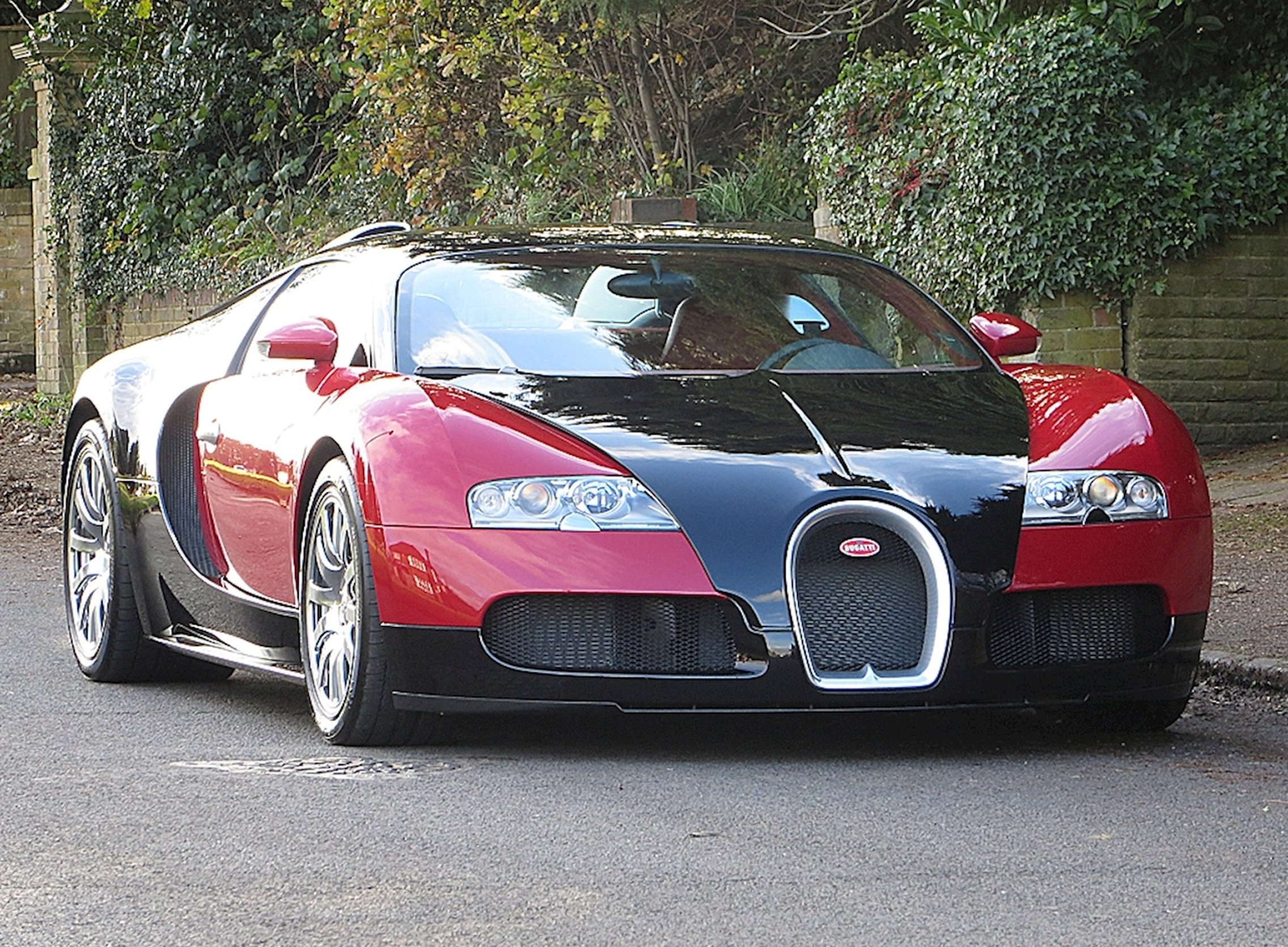 Veyron 16.4 — Black Over Red