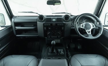 Land Rover Defender 110 XS 16