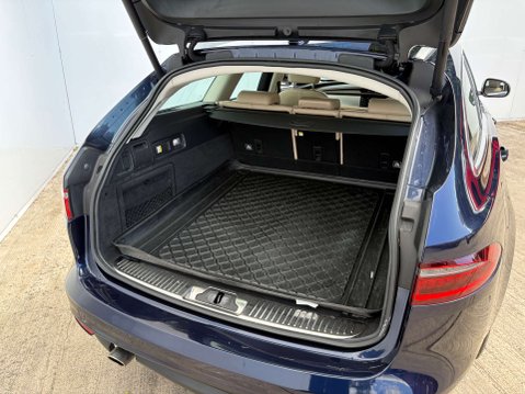 Jaguar XF 2.0 XF Portfolio D AWD Auto 4WD 5dr 37