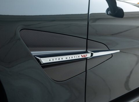 Aston Martin Vanquish Volante 35