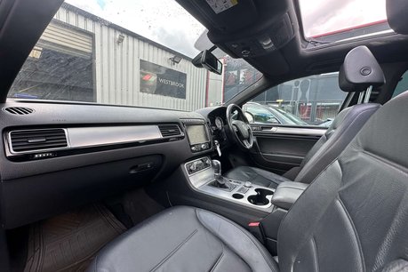 Volkswagen Touareg 3.0 TDI V6 BlueMotion Tech R-Line SUV 5dr Diesel Tiptronic 4WD Euro 6 (s/s) 24