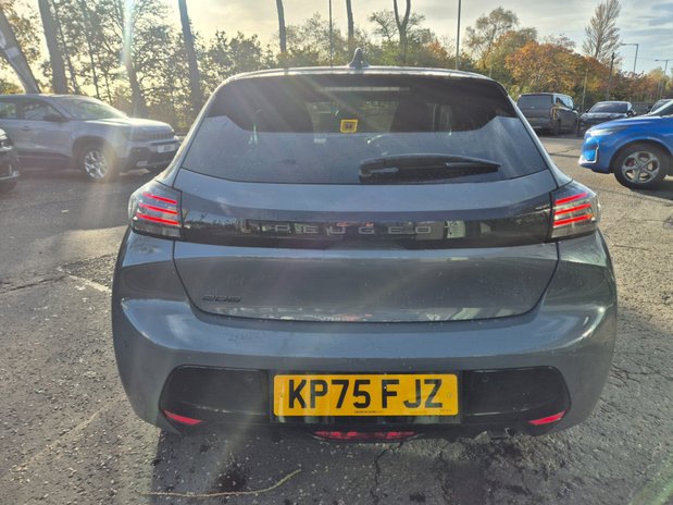 Peugeot 208 PURETECH ALLURE S/S 6