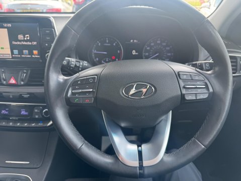 Hyundai i30 1.6 CRDi Blue Drive Premium Euro 6 (s/s) 5dr 21
