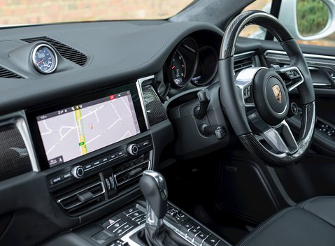 Porsche Macan Turbo 16