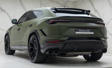 Lamborghini Urus PERFORMANTE 10
