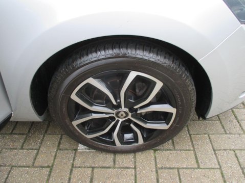 Renault Clio 0.9 TCe Play Euro 6 (s/s) 5dr 54